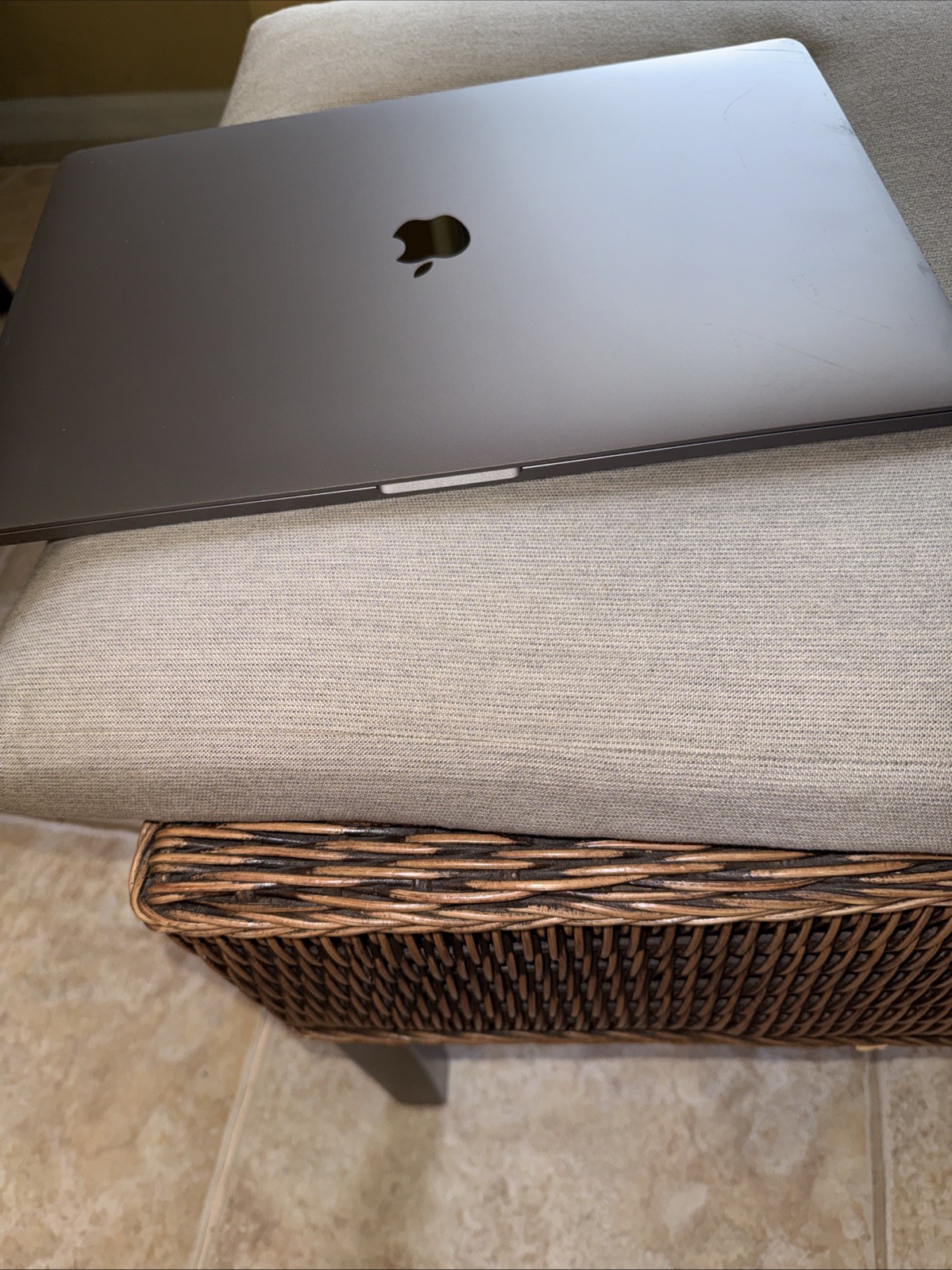 Apple MacBook Pro 2019 16-inch, 16GB, 2.6GHz 6-Core Intel I7 – 512GB SSD – A2141