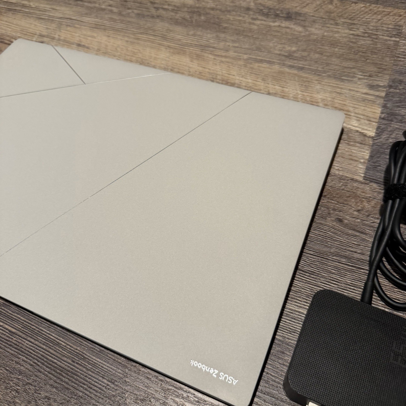 ASUS Zenbook S 16 16” 3K OLED Touchscreen 120Hz AMD Ryzen AI 9 365 24GB 1TB SSD