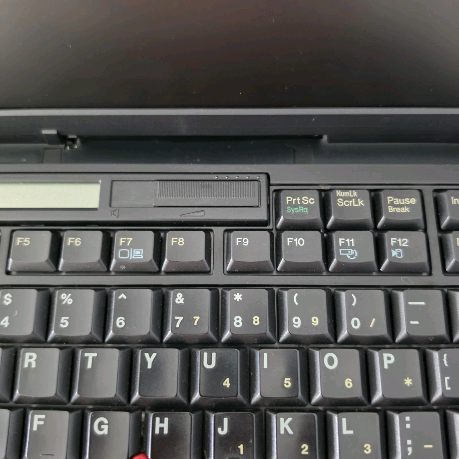 RARE Vintage 12.1″ IBM ThinkPad 760E Laptop – Intel Pentium 72MB RAM 1.33GB HDD