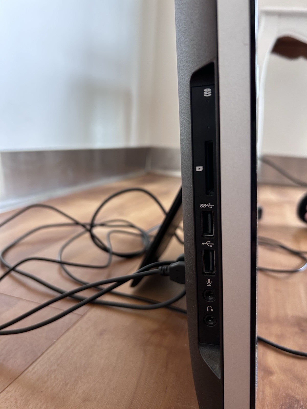 HP 19-2113W 19.5in. (500GB, Intel Celeron, 2.41GHz, 4GB) All-in-One Desktop -…