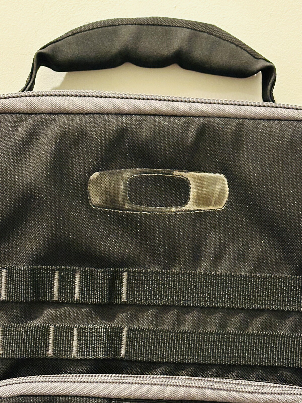 Oakley Black Vertical Computer Laptop Black Padded Messenger Bag Office
