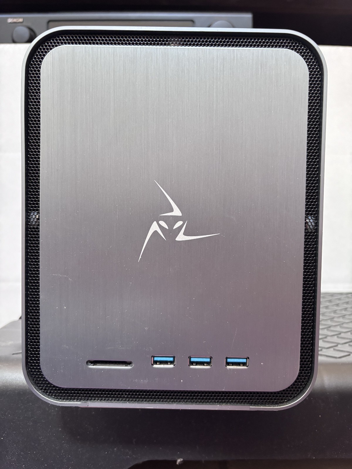 Mantiz Saturn Pro II MZ-03 EGPU Thunderbolt 3 MacOS/Windows Enclosure Space Grey