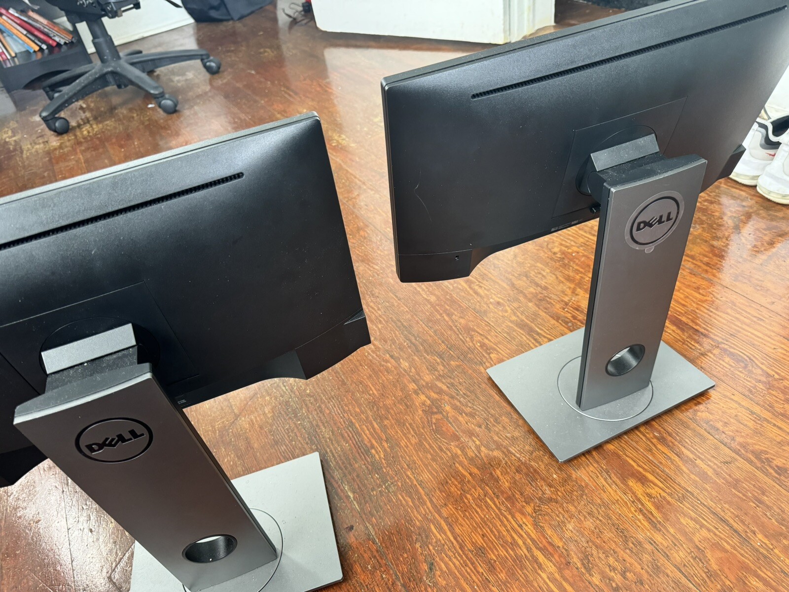 DELL Adjustable 19.5″ Widescreen LED Backlit LCD (2) Monitors