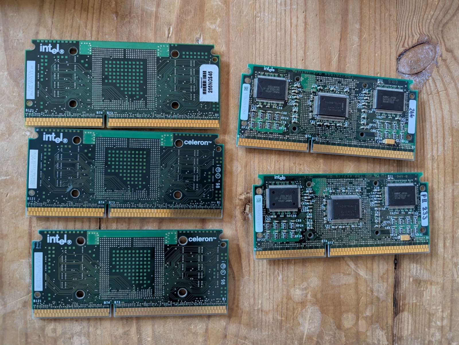Vintage Intel Pentium and Celeron Slot 1 CPU – No Module Case Cartridge