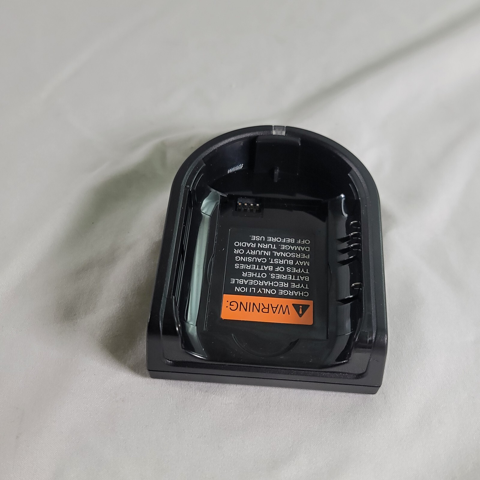 MOTOROLA DA03-4042040-U. Single Unit Charger, No Adapter, Working