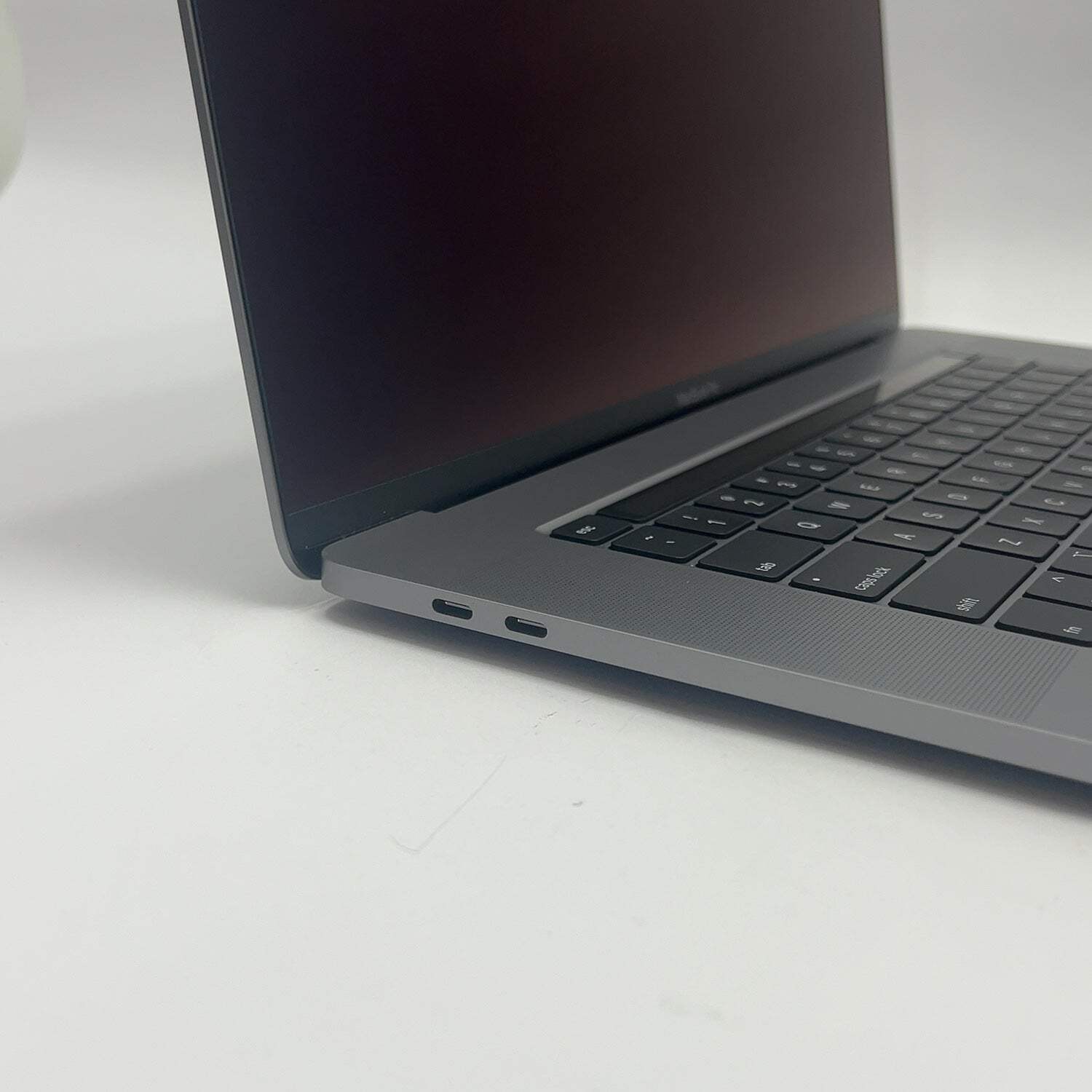 2019 Apple MacBook Pro 16″ i9 2.3GHz 16GB RAM 8TB SSD Silver A2141