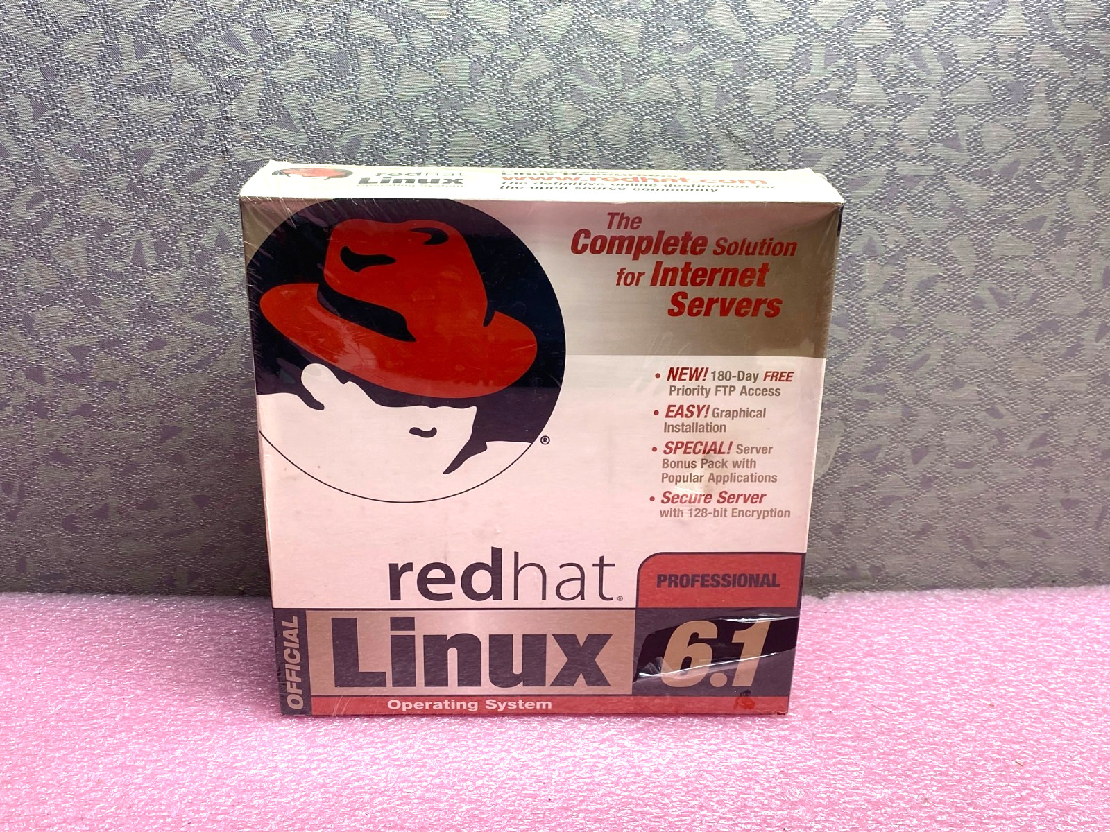 VINTAGE REDHAT LINUX 6.1 OPERATING SYSTEM AND CD’S FACTORY SEALED 1999