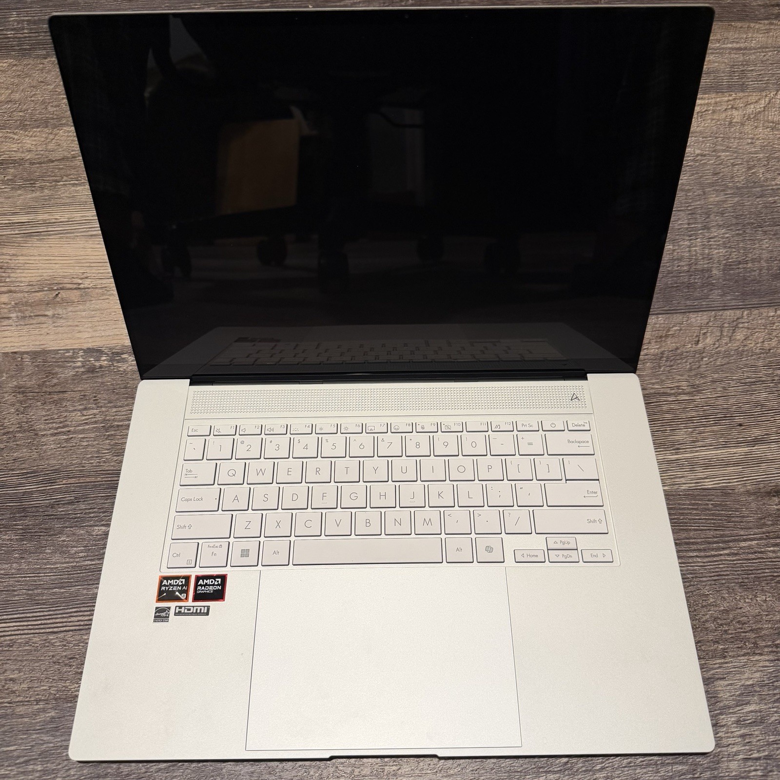 ASUS Zenbook S 16 16” 3K OLED Touchscreen 120Hz AMD Ryzen AI 9 365 24GB 1TB SSD