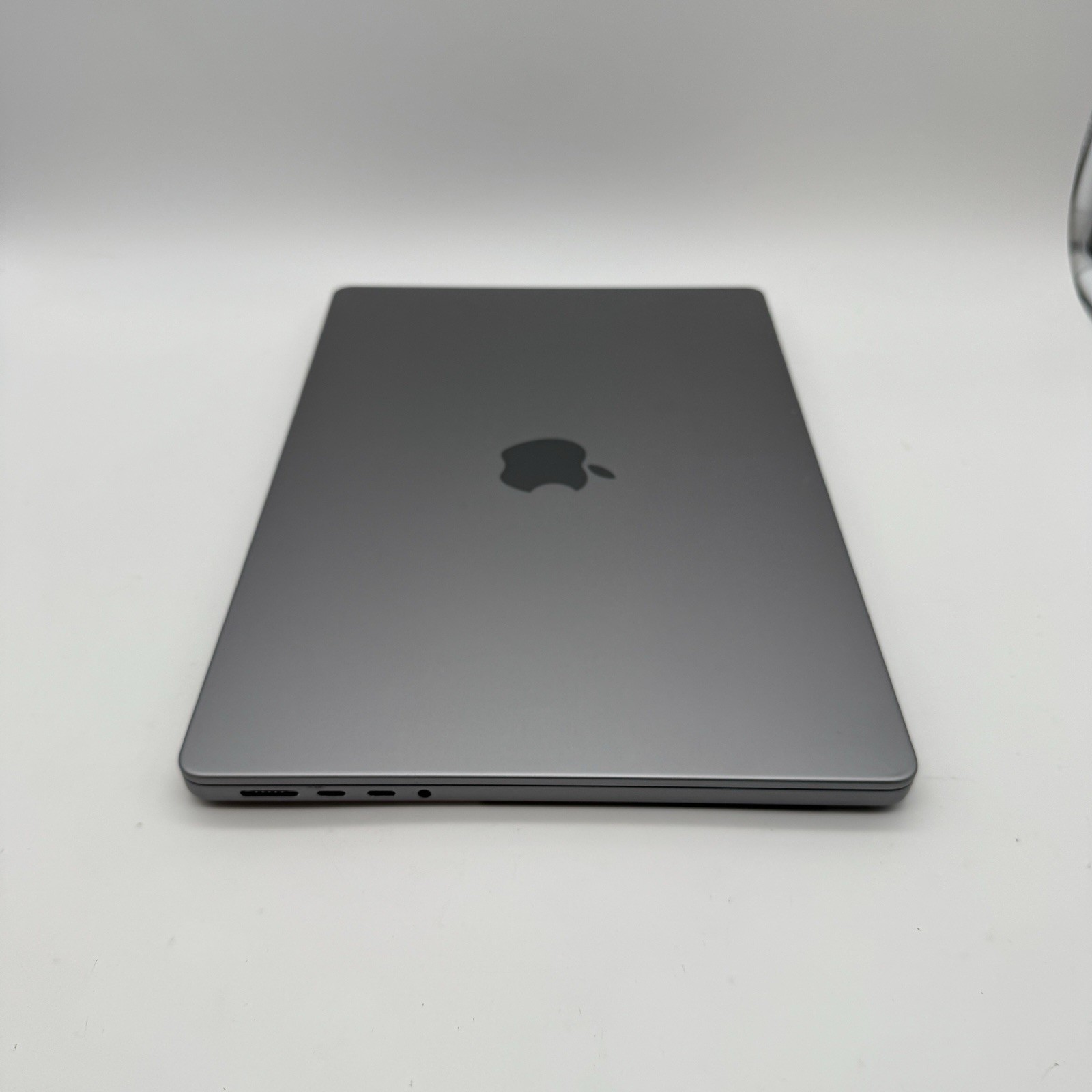 Apple MacBook Pro 2021 14″ A2442 M1 Pro 10 CPU/16 GPU Cores | 16GB RAM | 1TB SSD