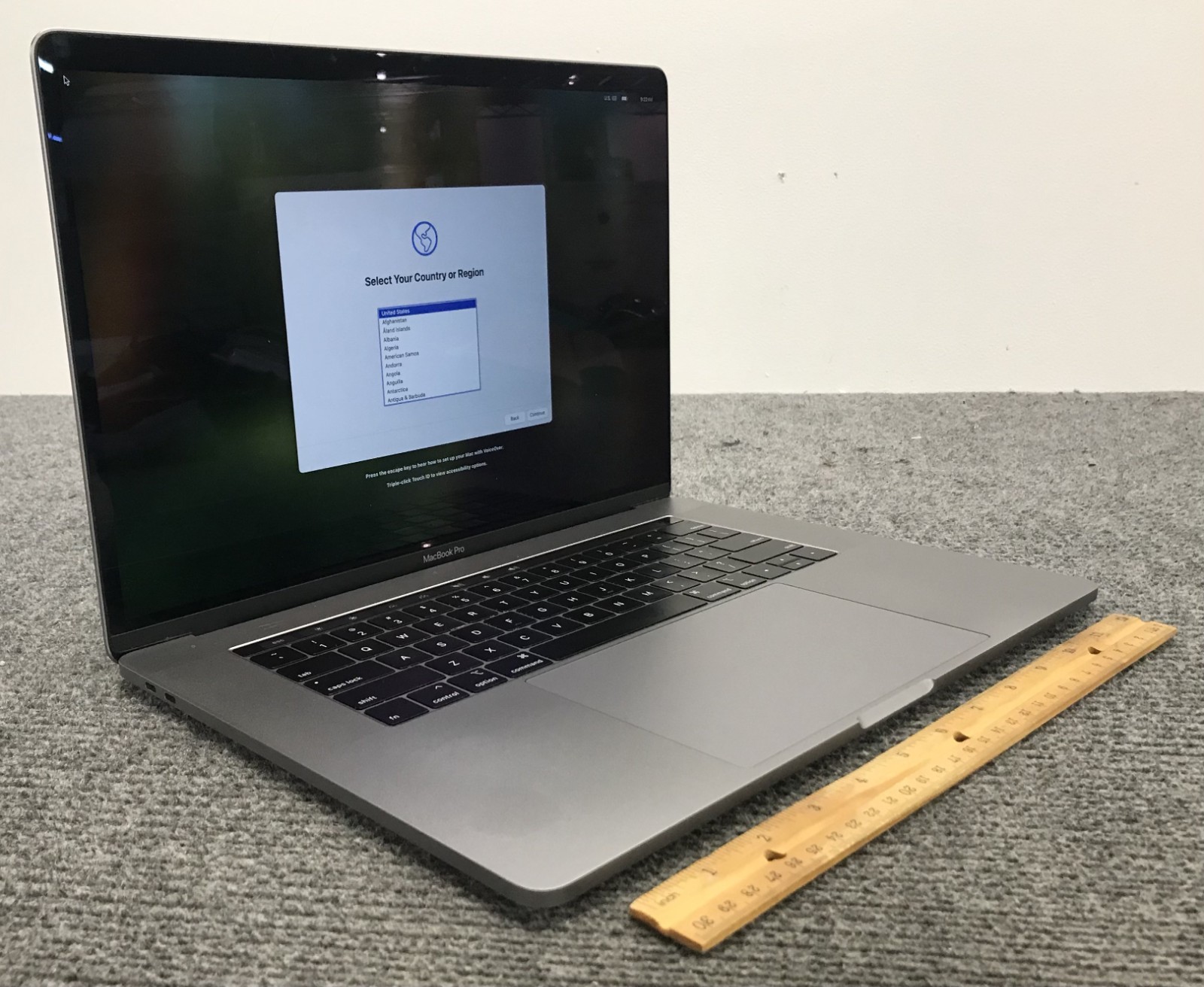 Apple MacBook Pro A1990 2018 15.4″ Laptop i7-8750H 16GB RAM 256GB NVMe, As Is