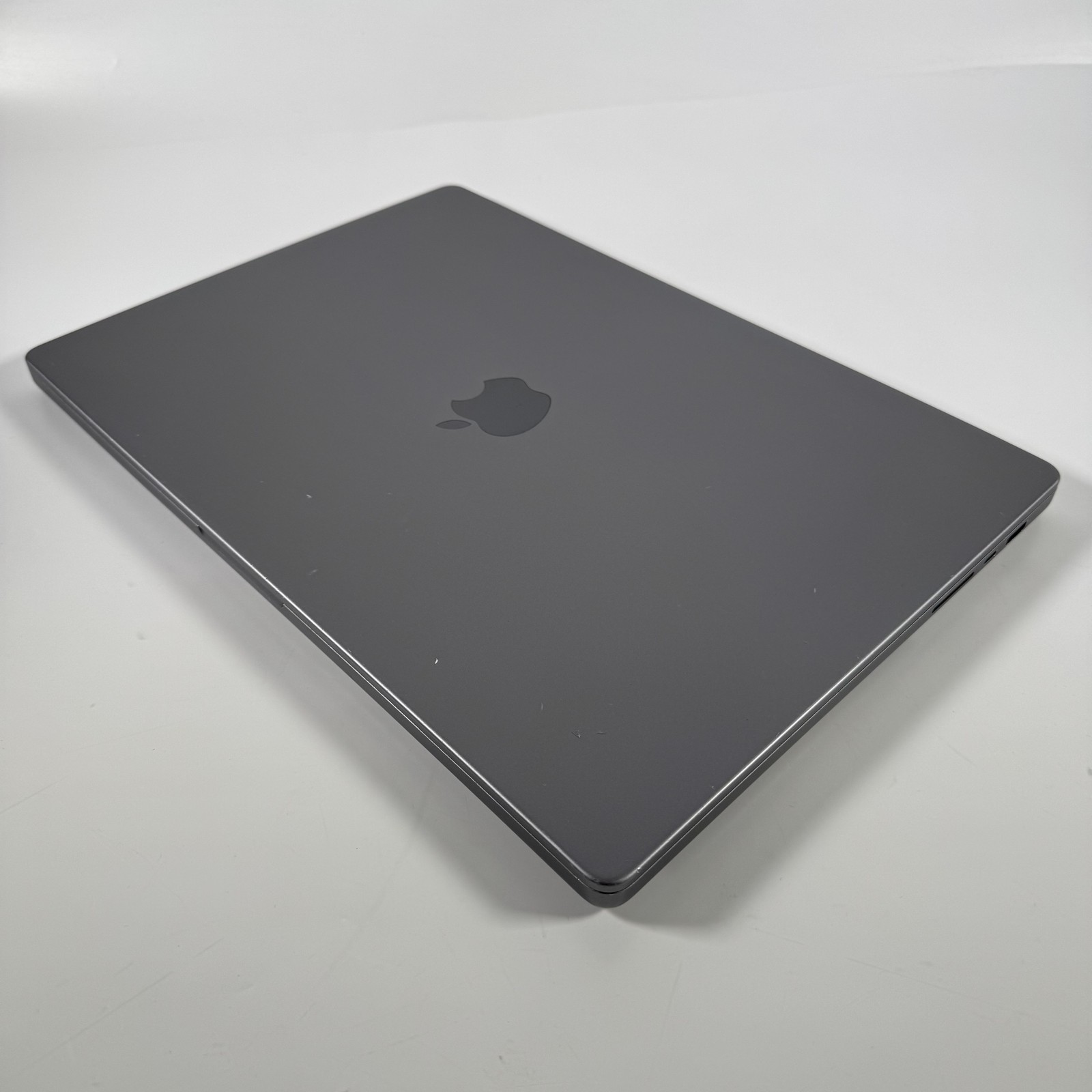 Apple 2021 16″ MacBook Pro M1 Max 32-Core GPU 1TB 32GB MK1F3LL/A | D Grade