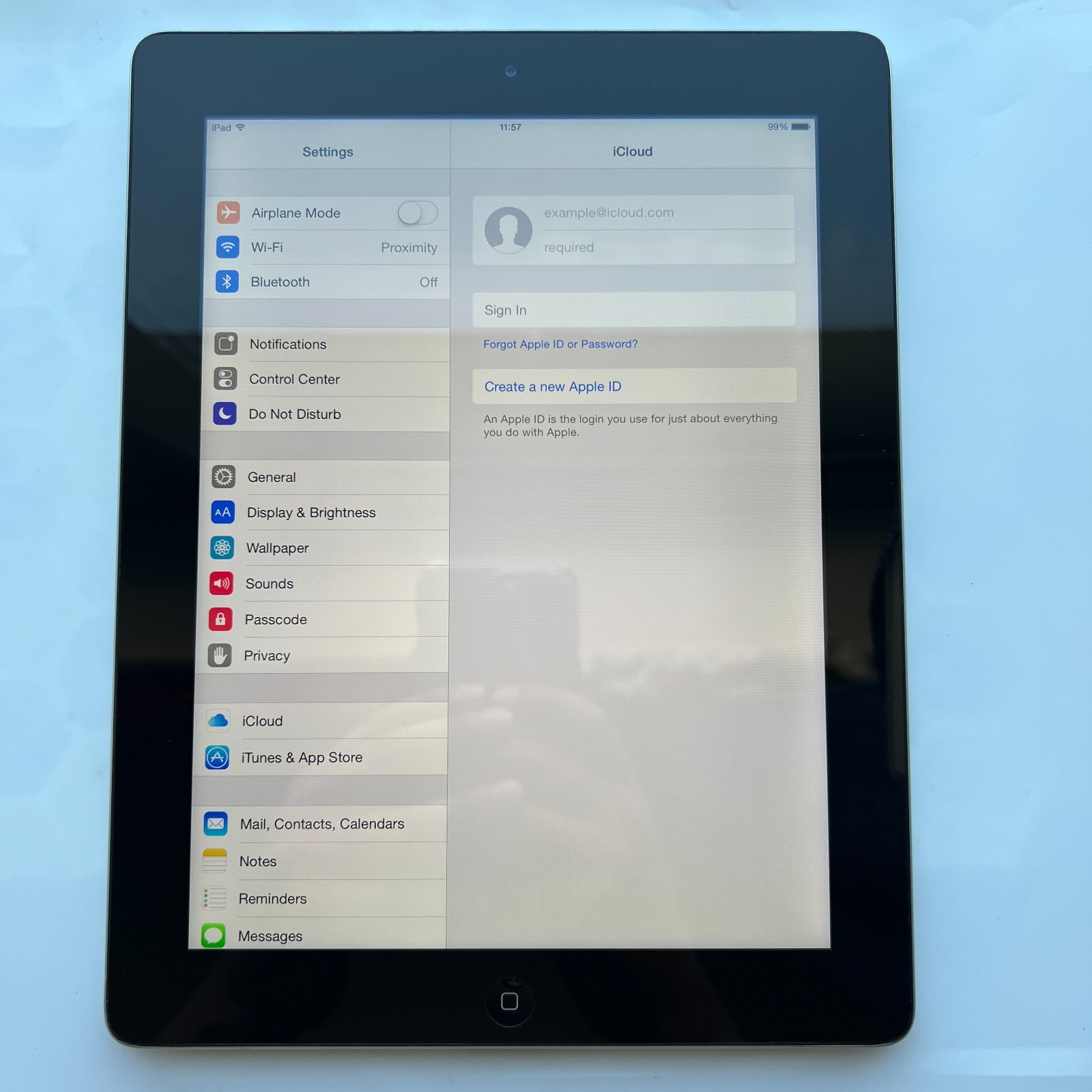 Apple iPad 3rd 32GB iOS 8.4.1 Cydia Veteris 9.7″ Retina Wi-Fi A1416 Engraved