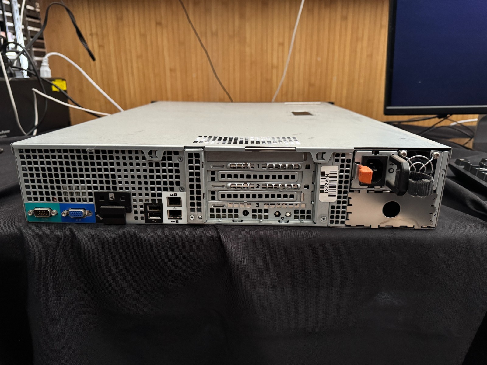 Dell PowerEdge R510 Intel Xeon E5645 @ 2.40GHz 8GB RAM 4x300GB 10K HDD 750W PSU