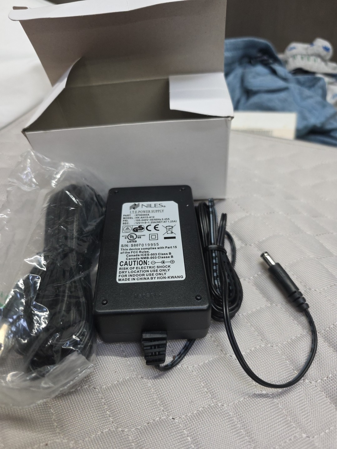 Power Supply 100-240v 50/60 Hz 0.45A 12v Hkah15a12 Xf00060a