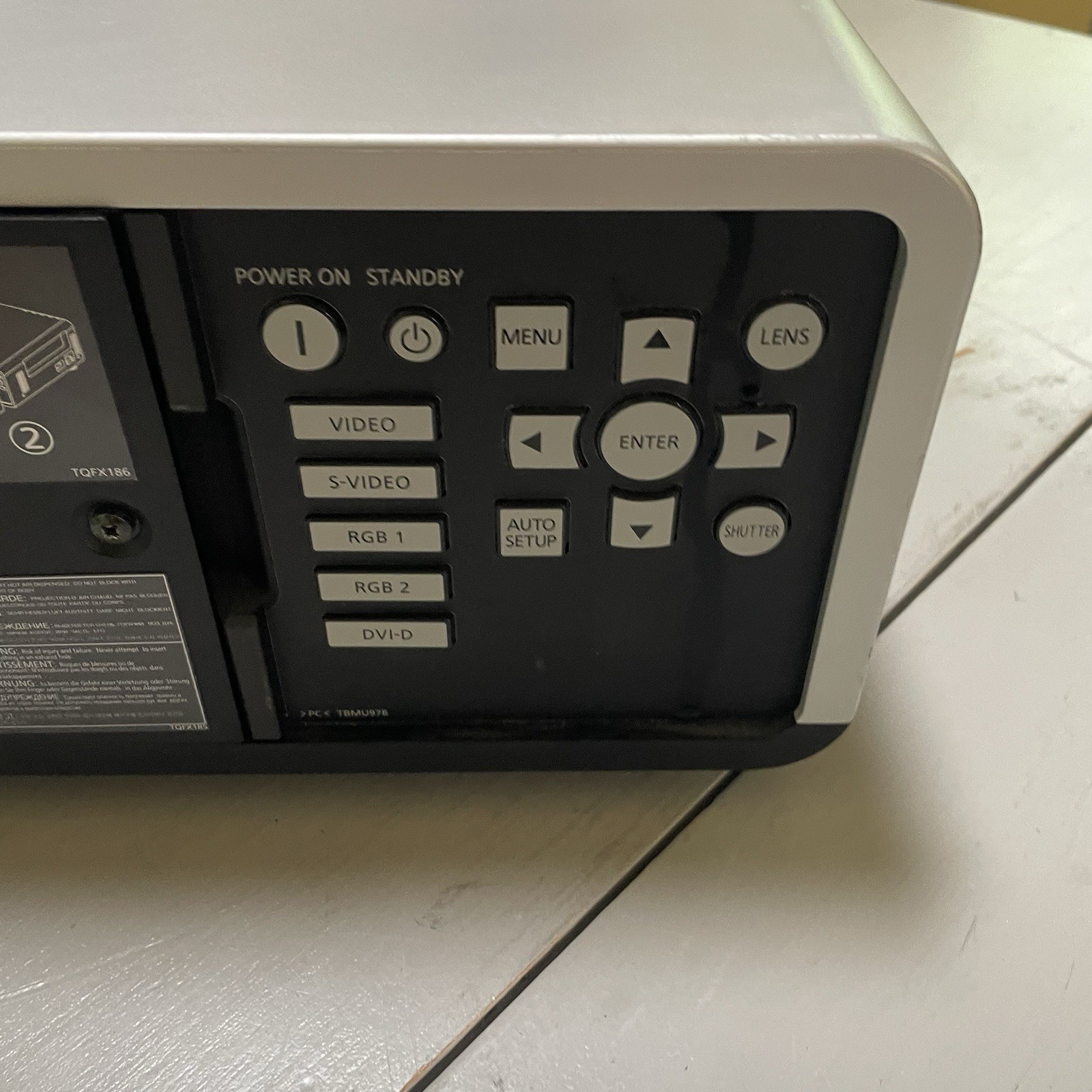 Panasonic PT-D6000 PT-D6000ULS 6500 Lumen Projector w/ET-DLE350 Lens 5966 Hours