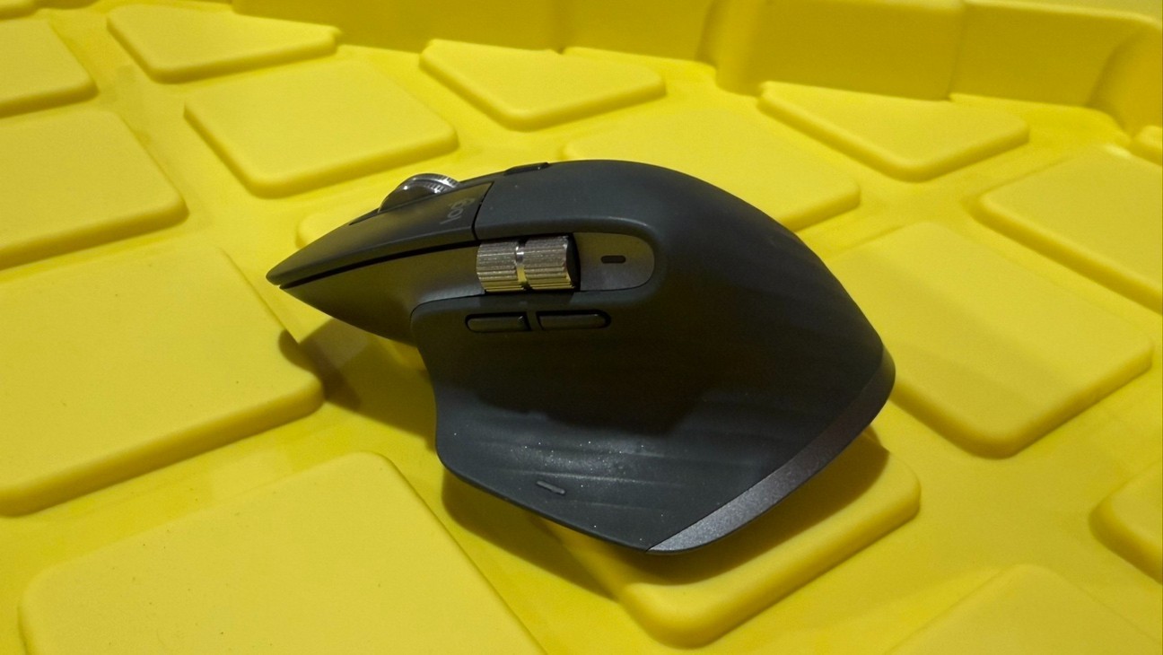 Logitech MX Master 3S bluetooth Wireless Laser Mouse Black – no cable, no USB.