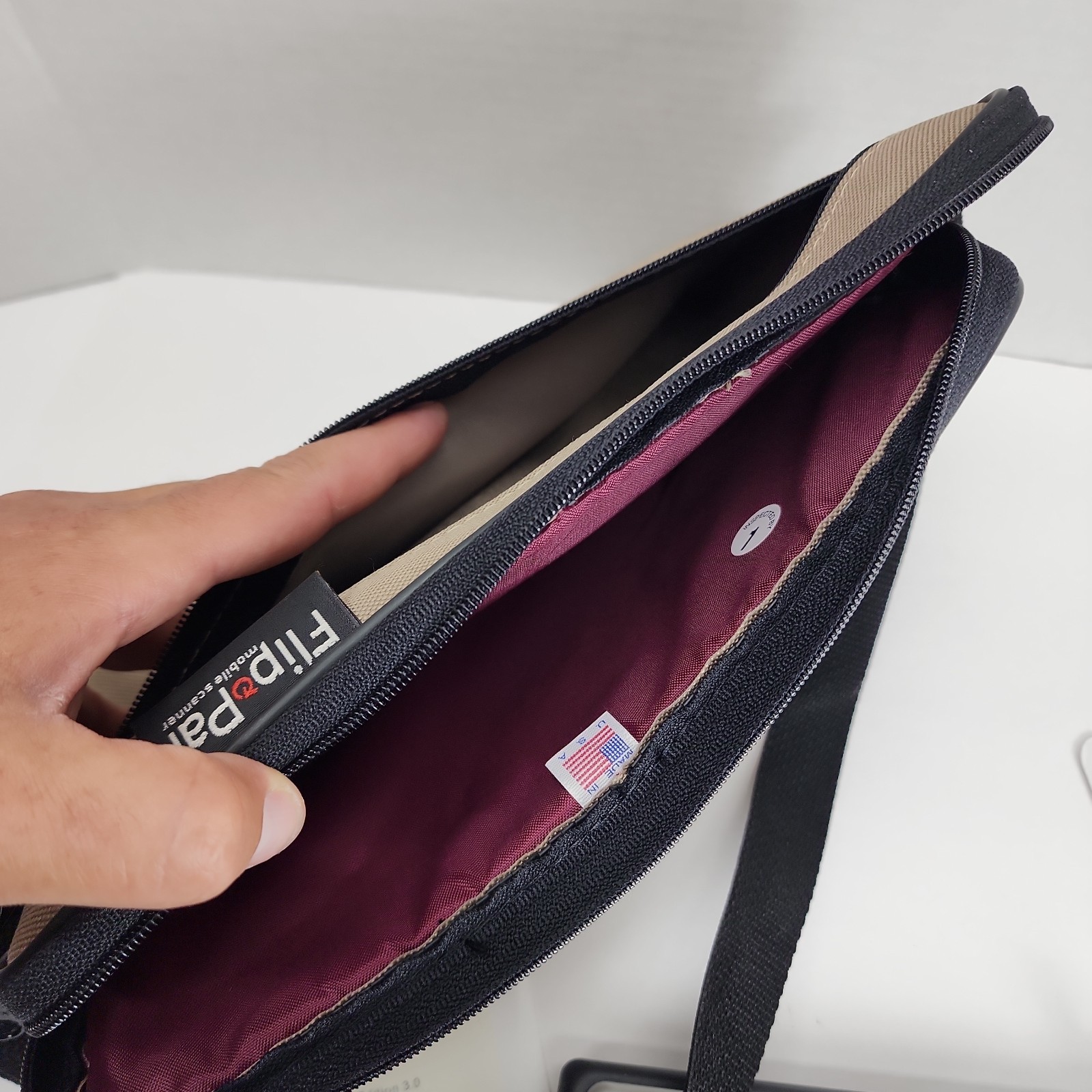 Flip Pal 100C Mobile Scanner w/ 2GB SD Memory Card & Travel Case – TESTED