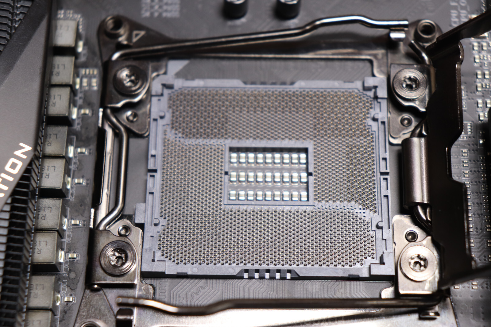 GIGABYTE X299-WU8 Intel X299 DDR4 LGA 2066 E-ATX Motherboard READ PARTS
