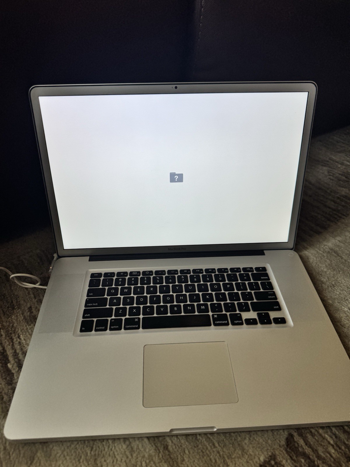 MacBook Pro 17″ a1297 2.66ghz Core 2 Duo, 8gb, 256GB SSD, 500GB HDD