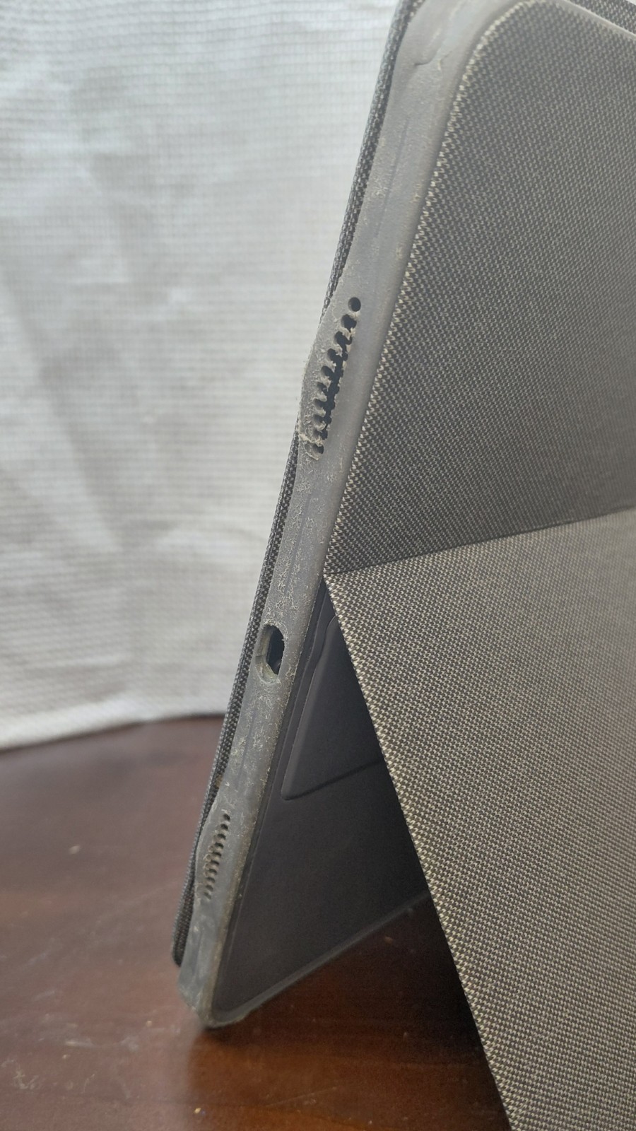 Logitech Combo Touch Keyboard Case for iPad Pro 12.9 – USED!! DAMAGED EDGES