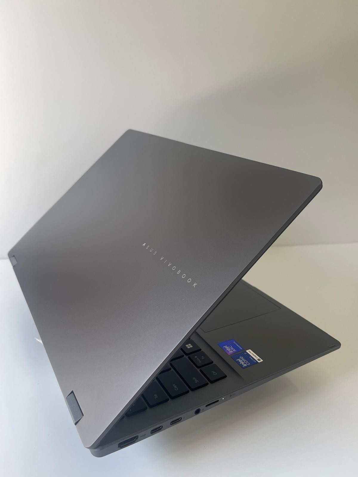 ASUS Vivobook Flip 16″ WQXGA+ OLED Touch 2-in-1 Ultra 7 258V 32GB 1TB SSD W11