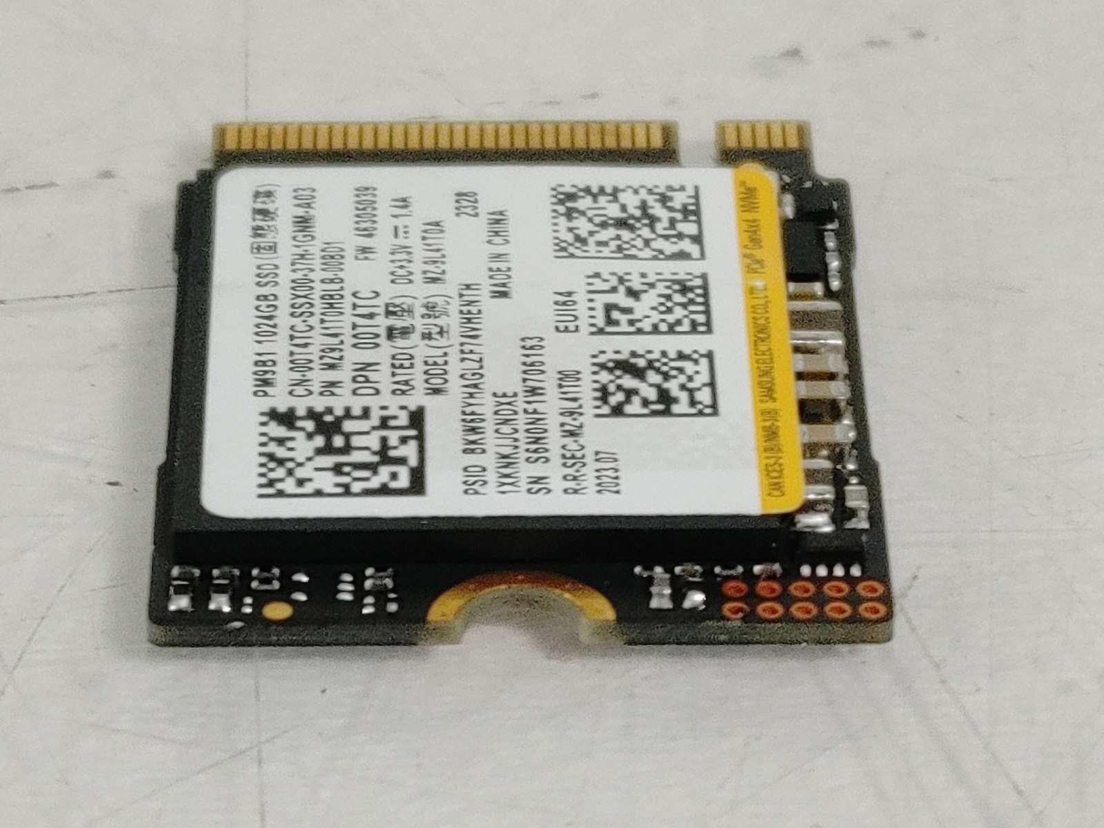 Samsung PM9B1 MZ-9L41T0A 1024 GB 30mm Solid State Drive