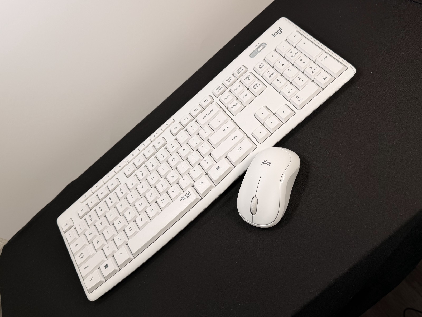 Logitech MK295 Silent Wireless Keyboard and Mouse Combo – White – UNUSED NO BOX