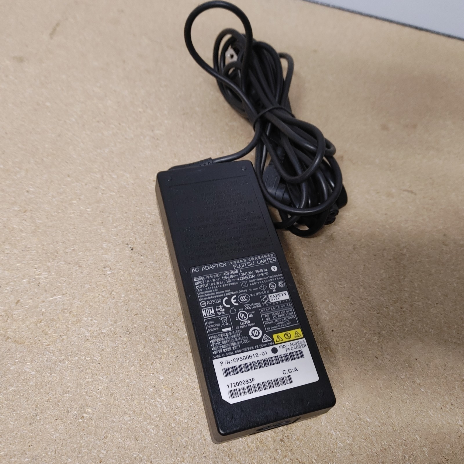 Genuine Fujitsu 80W AC Adapter ADP-80NB A 19V 4.22A Power Supply Charger.