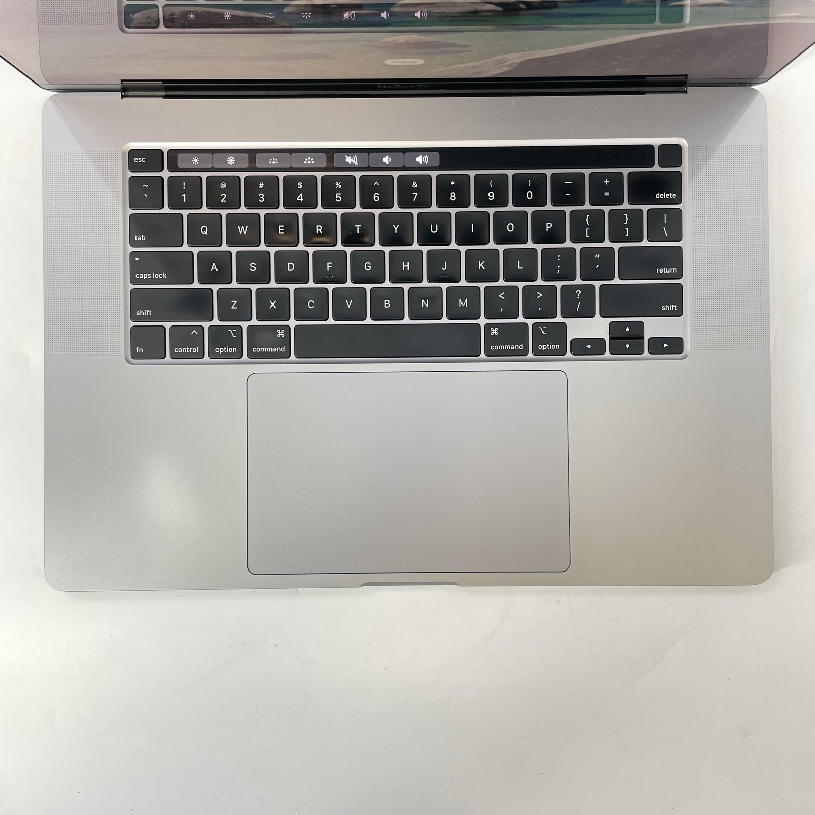 MacBook Pro 16 Touch Bar Silver 2019 2.4GHz i9 32GB 1TB SSD AMD Radeon Pro 5500M