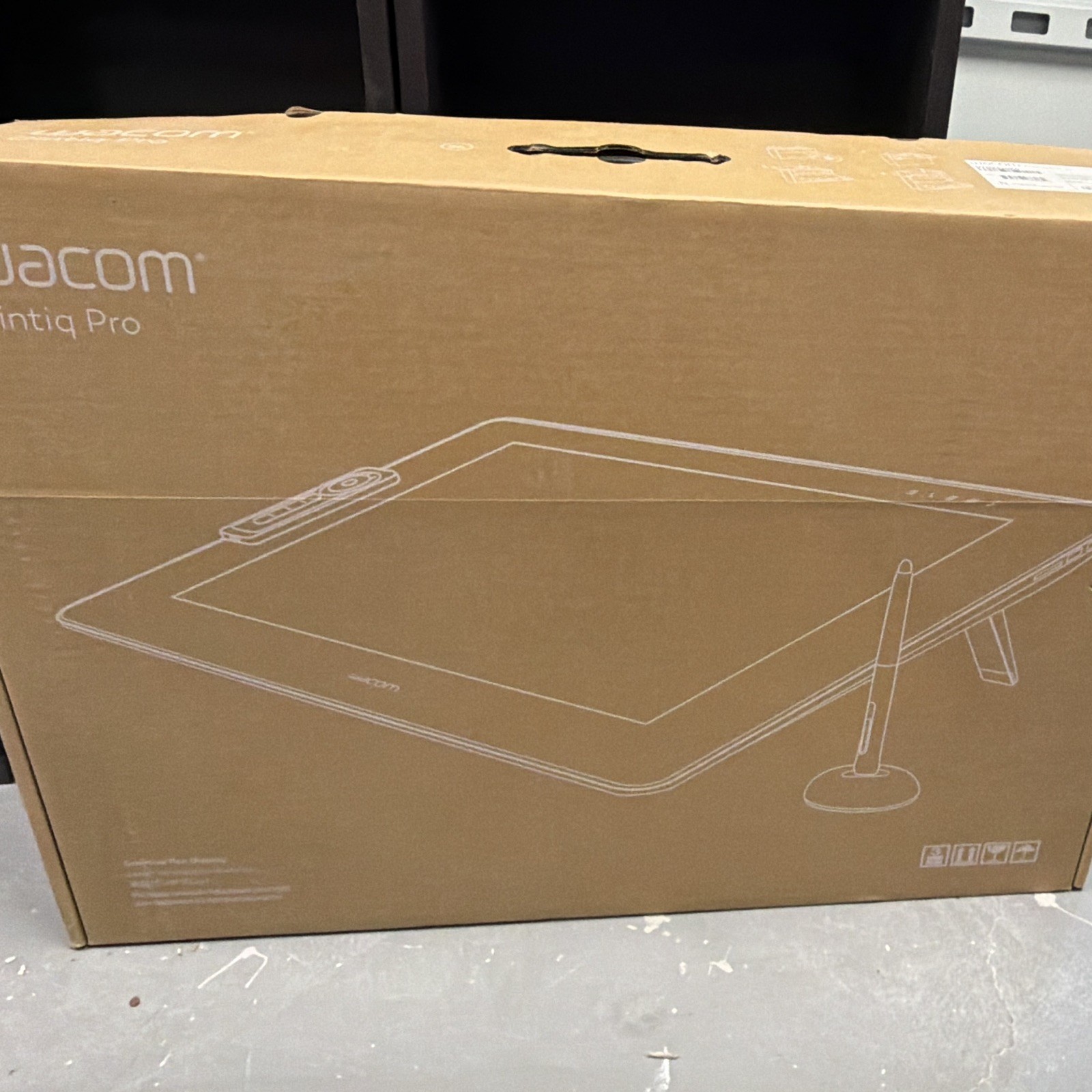 Wacom Cintiq Pro 24 24in Wired Graphics Tablet DTH2420K0 w/ Pro Pen 2