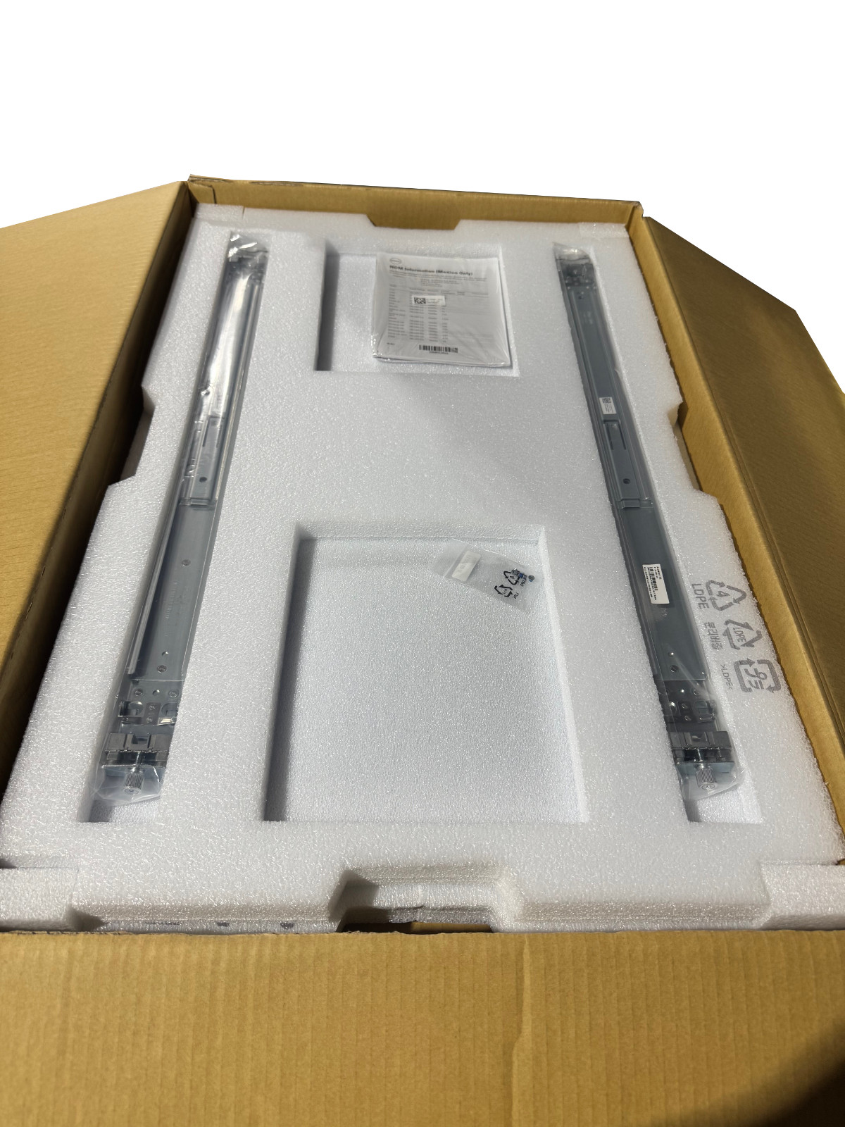 32 Port 400GbE QSFP56-DD Tomahawk 3 25.6Tbps Full Duplex Forward Rate 5.1Tpps