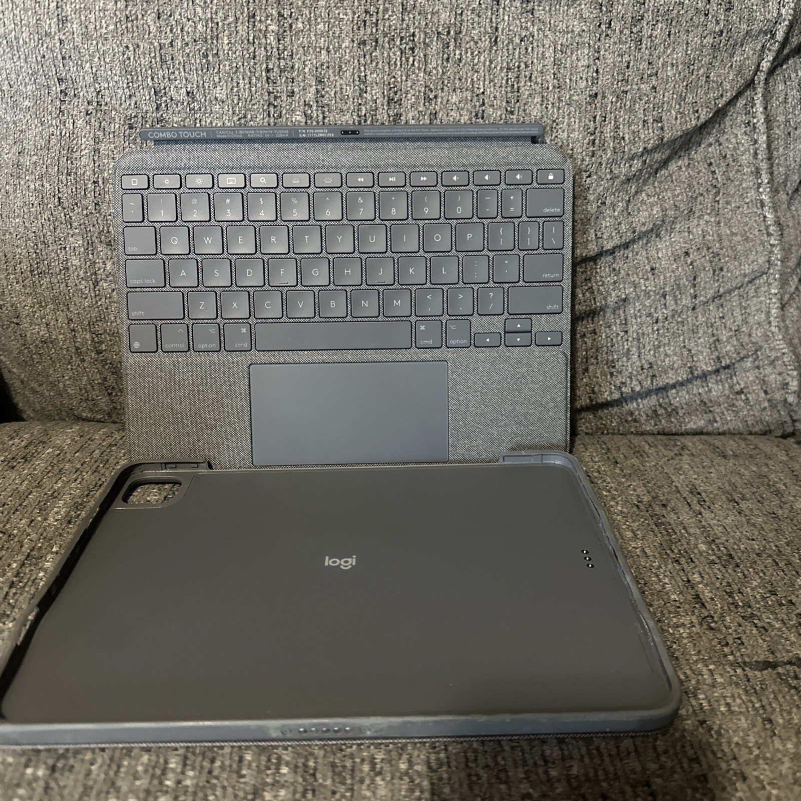 Logitech Combo Touch Keyboard Case YU0048 – 1st-4th Gen Pro & 4th-5th Gen Air