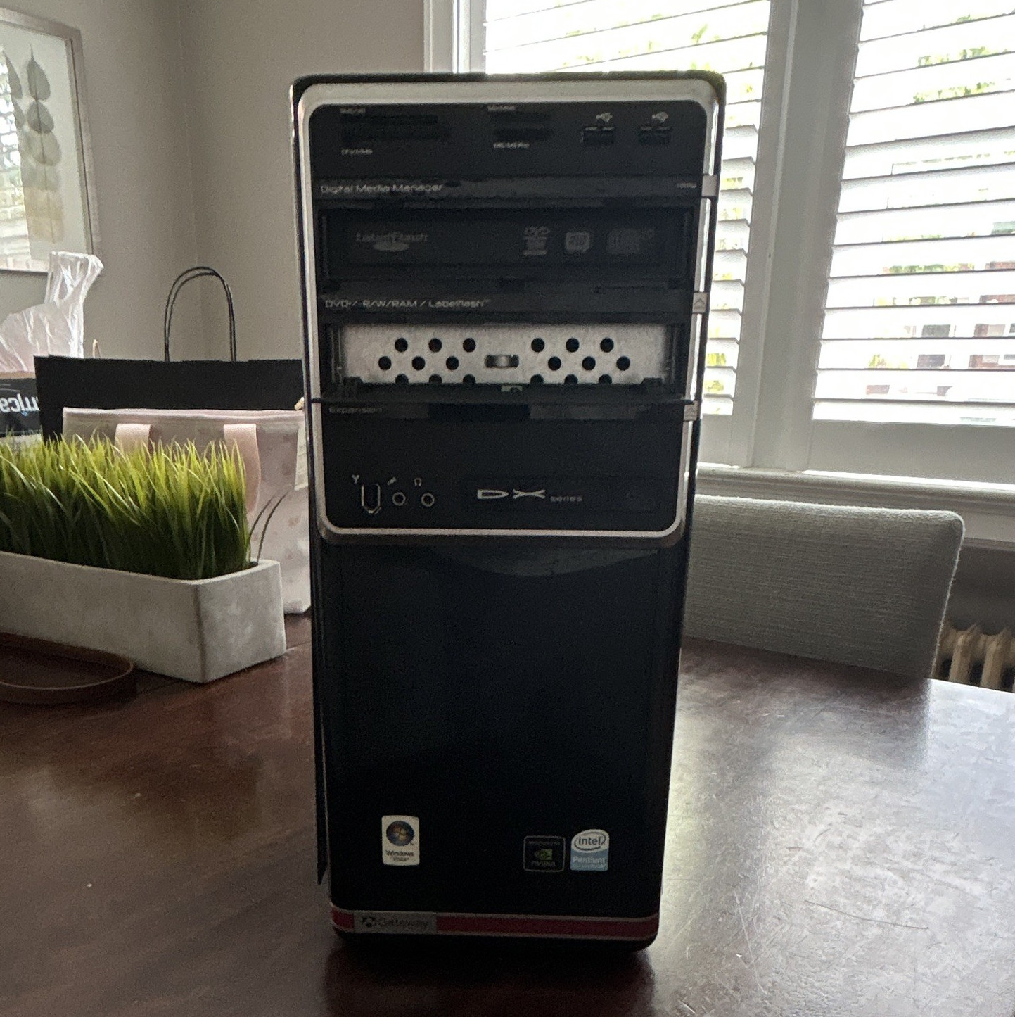 Gateway DX4720-03 Tower Desktop Intel Pentium 3.00GHz 4GB Vista, (NO HARD DRIVE)