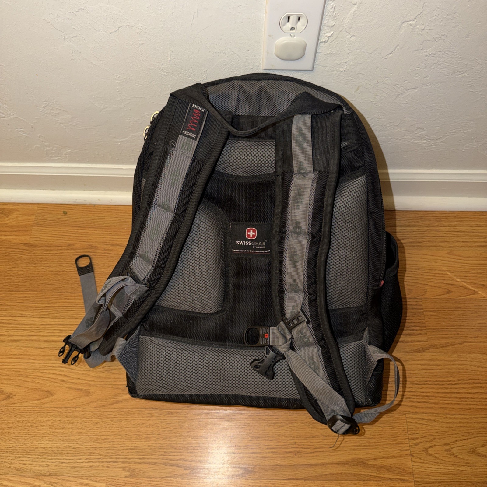 SwissGear Padded Strap Multi Heavy Duty Multipocket Black Red Work Bag Backpack