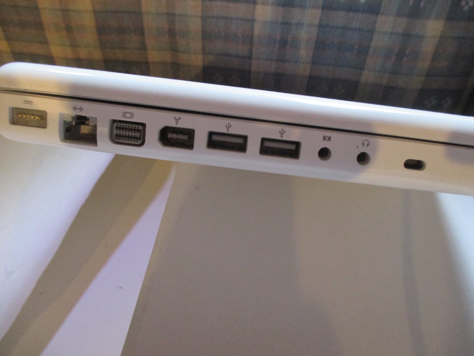 Apple MacBook