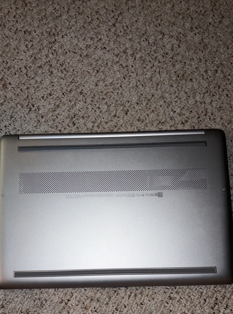 HP Silver Notebook Laptop AMD Ryzen 5 Radeon Graphics Integrated On-Board GPU