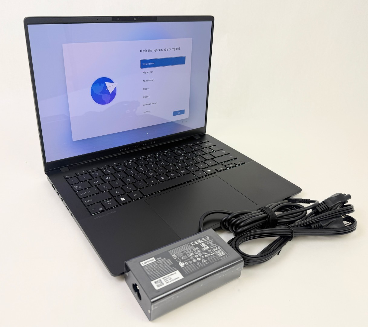 Asus VivoBook S14 M5406WA-IB96 14″ 2880×1800 Ryzen AI9 365 32GB RAM 1TB W11 Dent