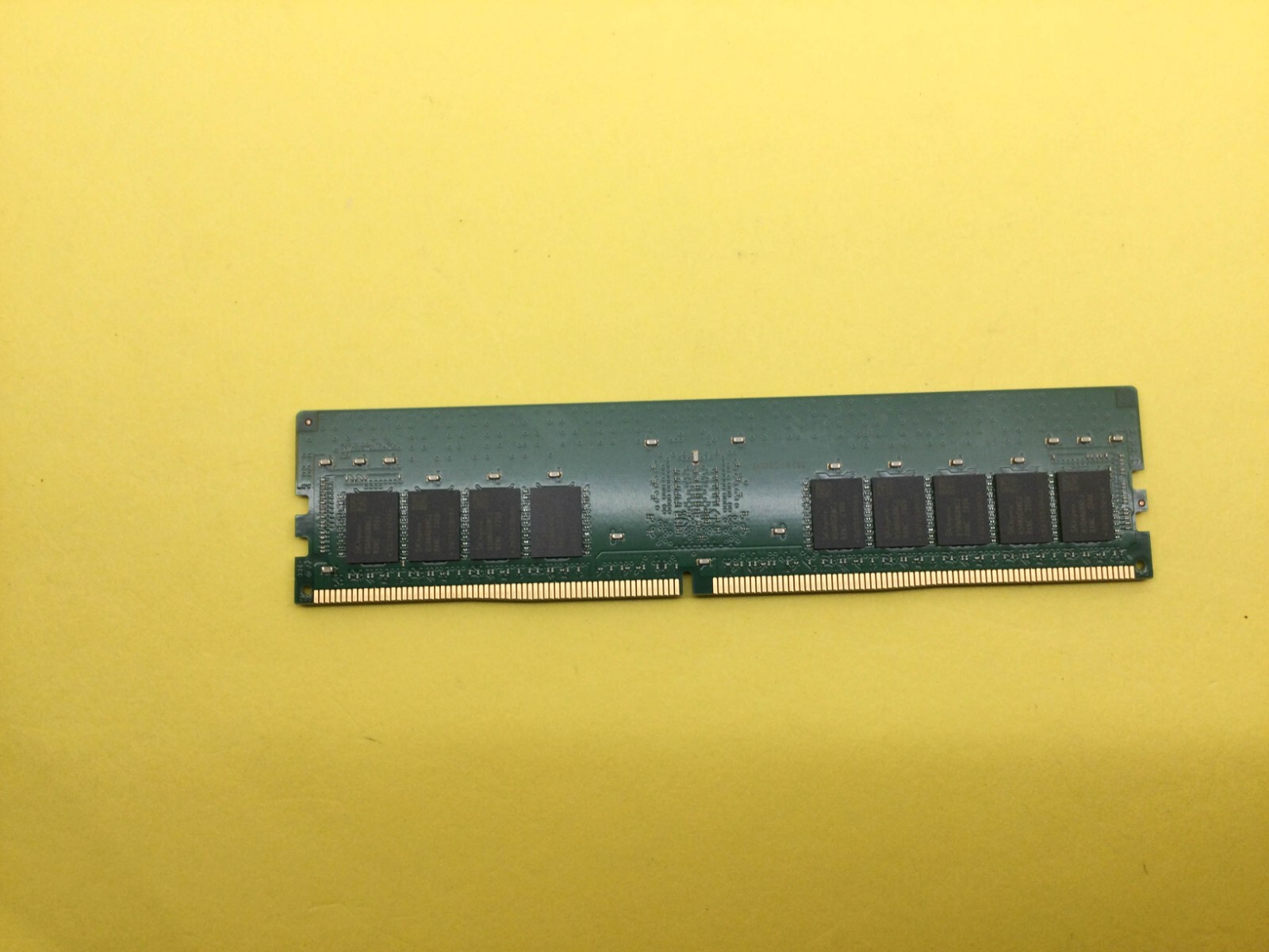 HYNIX 32GB (1X32GB) 2RX8 PC4-3200AA SERVER MEMORY HMAA4GR7CJR8N-XN