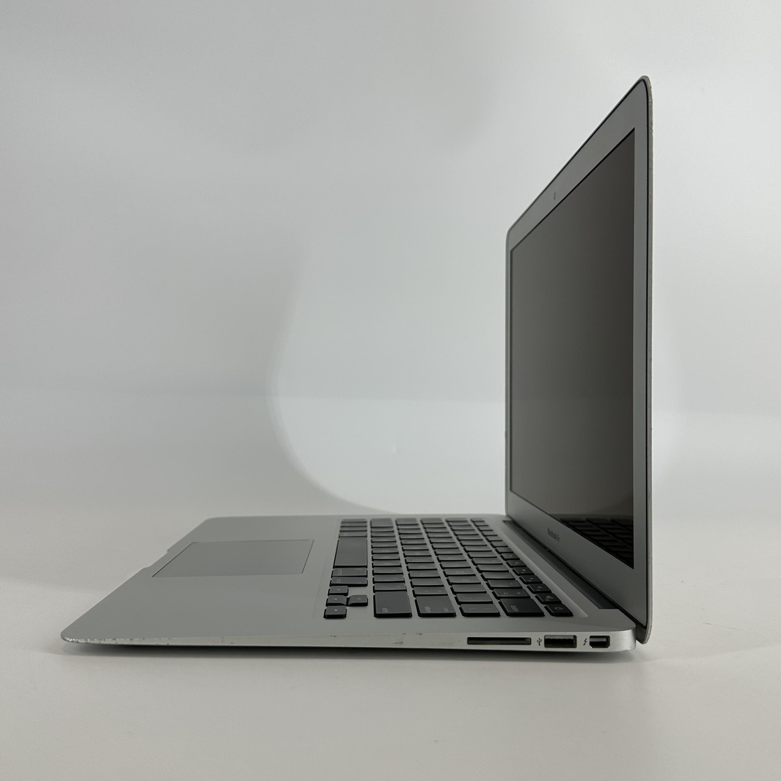 MacBook Air 13 Silver 2015 1.6 GHz Intel Core i5 5th Gen. 4GB 128GB Bent Frame
