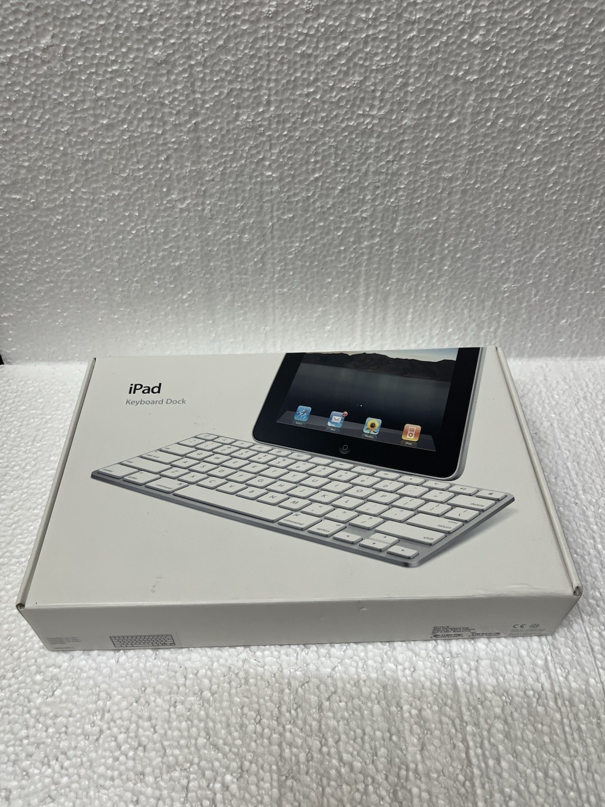 Apple iPad Keyboard Dock A1359 MC533LL/B Apple iPad 1st 2nd 3rd Gen New Open Box