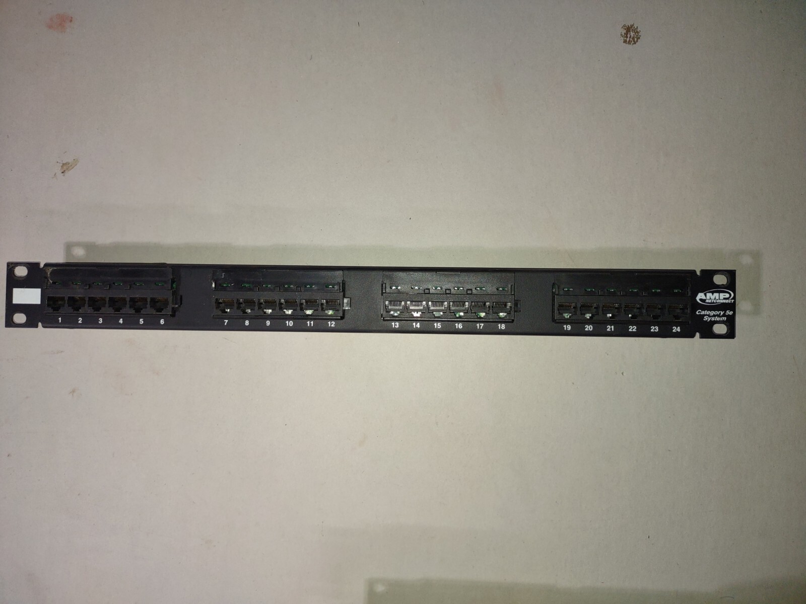 AMP NetConnect Universal Wiring Cat 5E 1U 24 Port Patch Panel