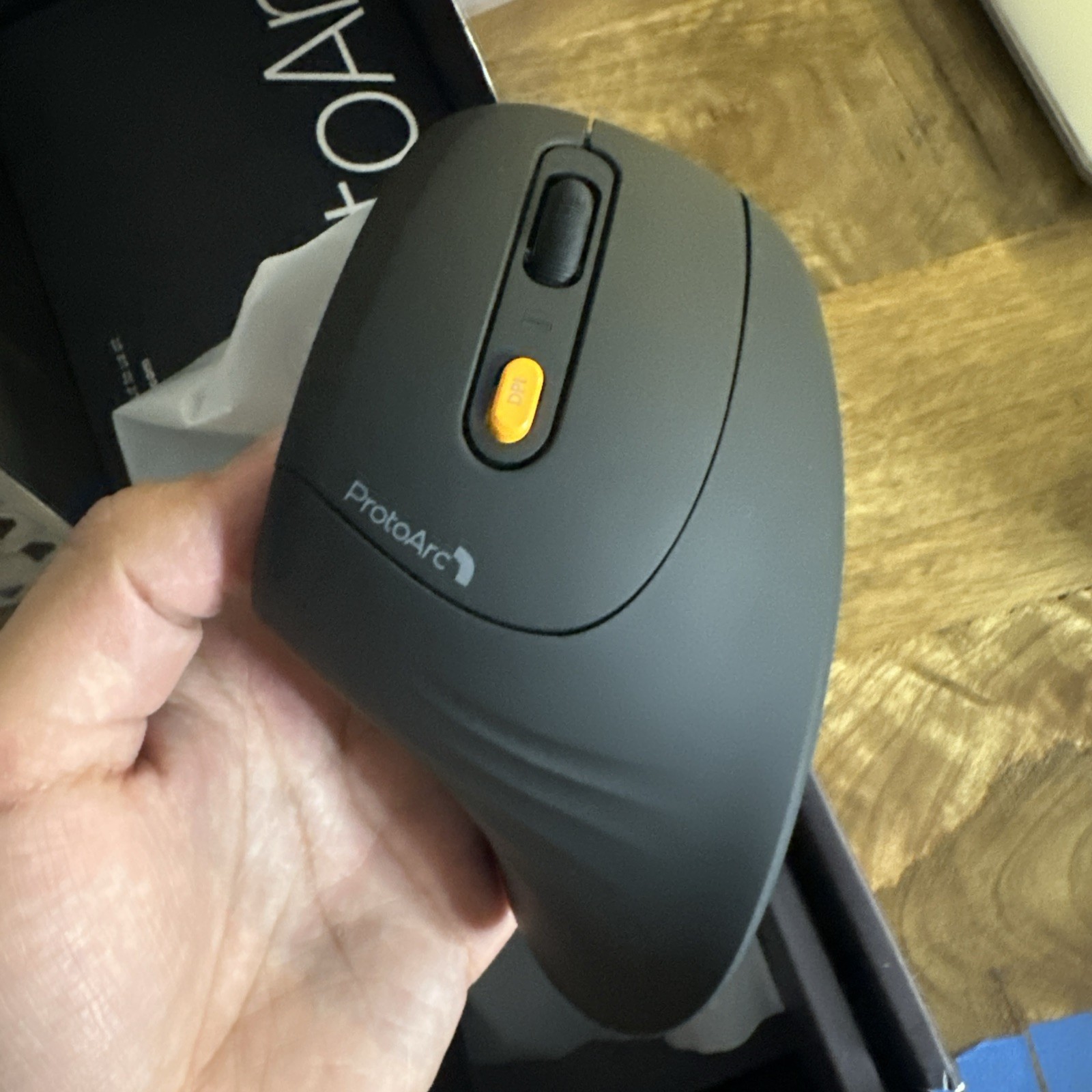 EM11 NL Rechargeable Multi- Device Ergonomic Vertical Mouse