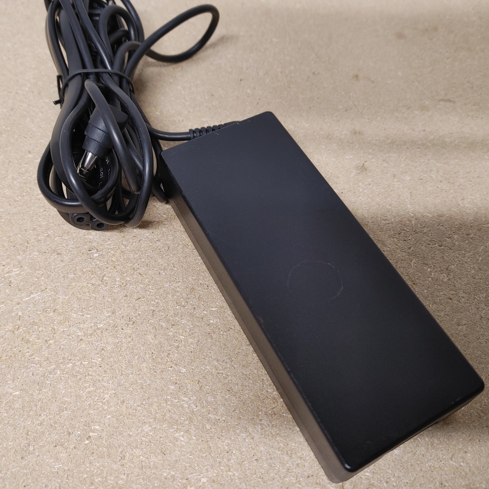Genuine Fujitsu 80W AC Adapter ADP-80NB A 19V 4.22A Power Supply Charger.