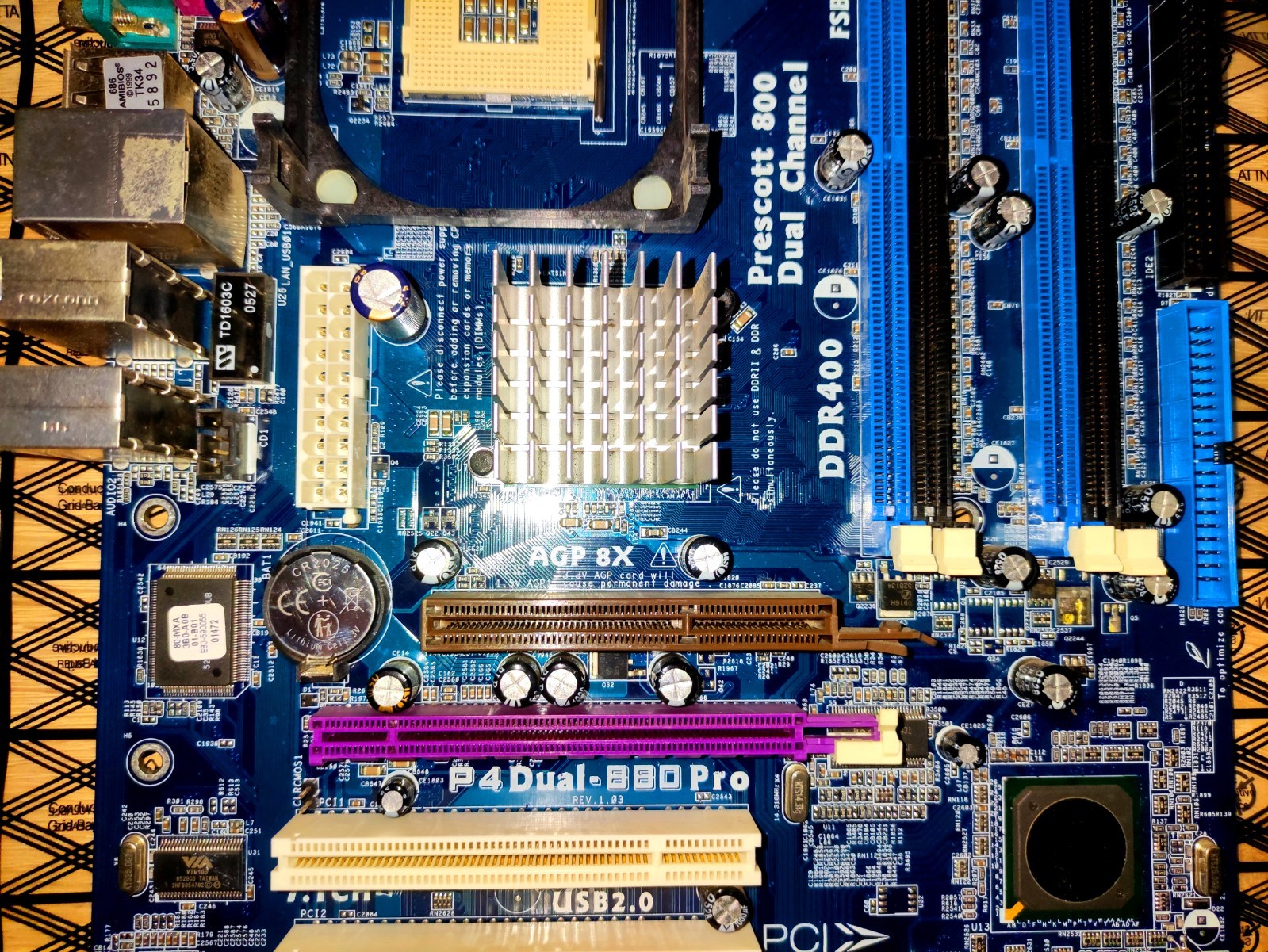ASRock P4Dual-880Pro Soc.478 Rev 1.03 AGP+PCI-Express VIA® PT880 Pro