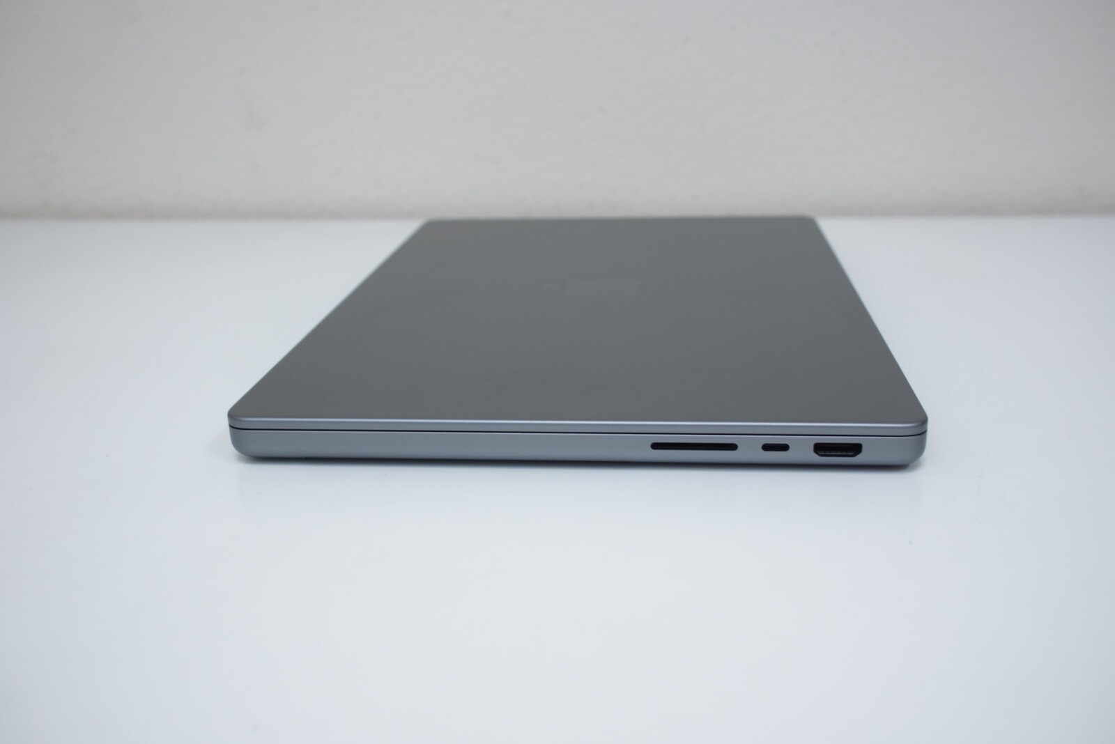 Apple MacBook Pro 2021 14 Inch 3.2 GHz Apple M1 Pro 512GB SSD 16GB RAM 16C GPU