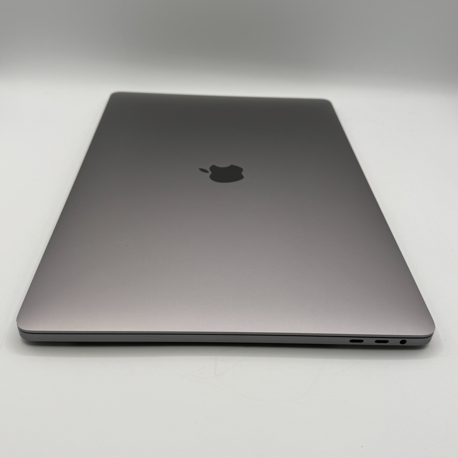 Apple MacBook Pro A2141 16″ i9 2.3GHz 16GB RAM 1TB SSD Radeon Pro 5500M Fair