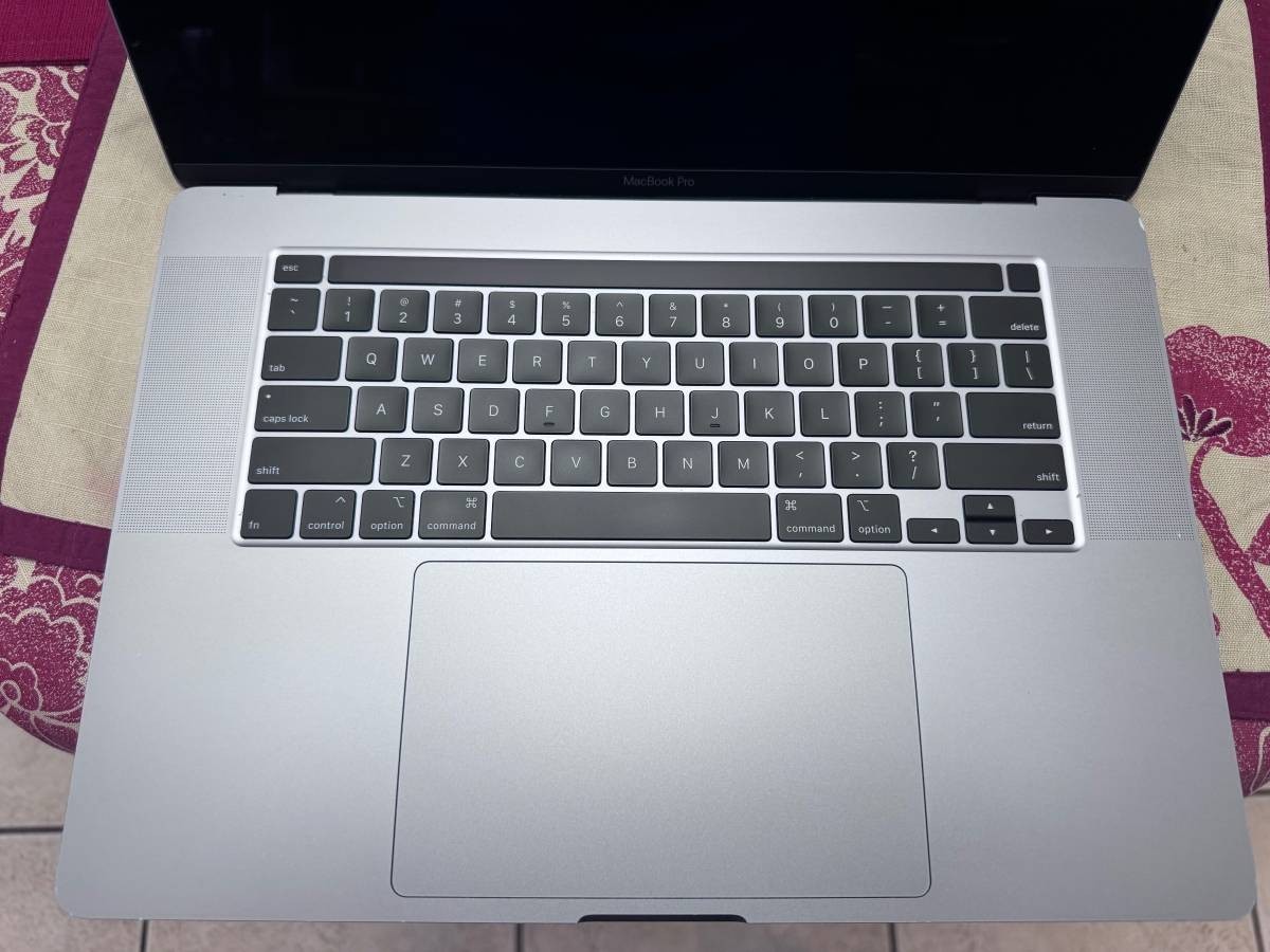 Apple MacBook Pro 2019 i9-9980H 16GB 1TB SSD Radeon Pro 5500M MVVM2LL/A A2141