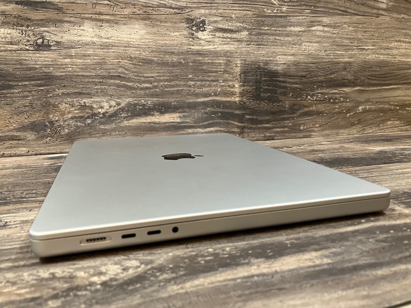 Apple MacBook Pro 16″ | M3 Pro | 36GB RAM 512GB | Silver A2991 | 100% Battery VG