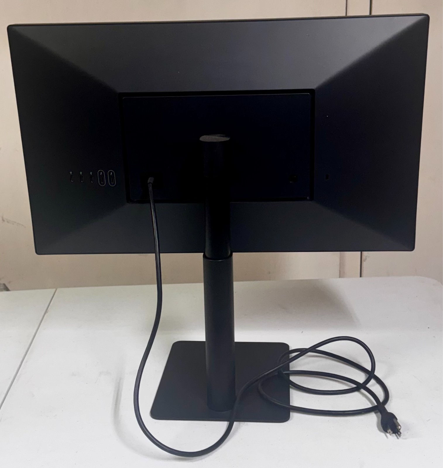 LG UltraFine 4K 24″ Display Monitor 24MD4KL