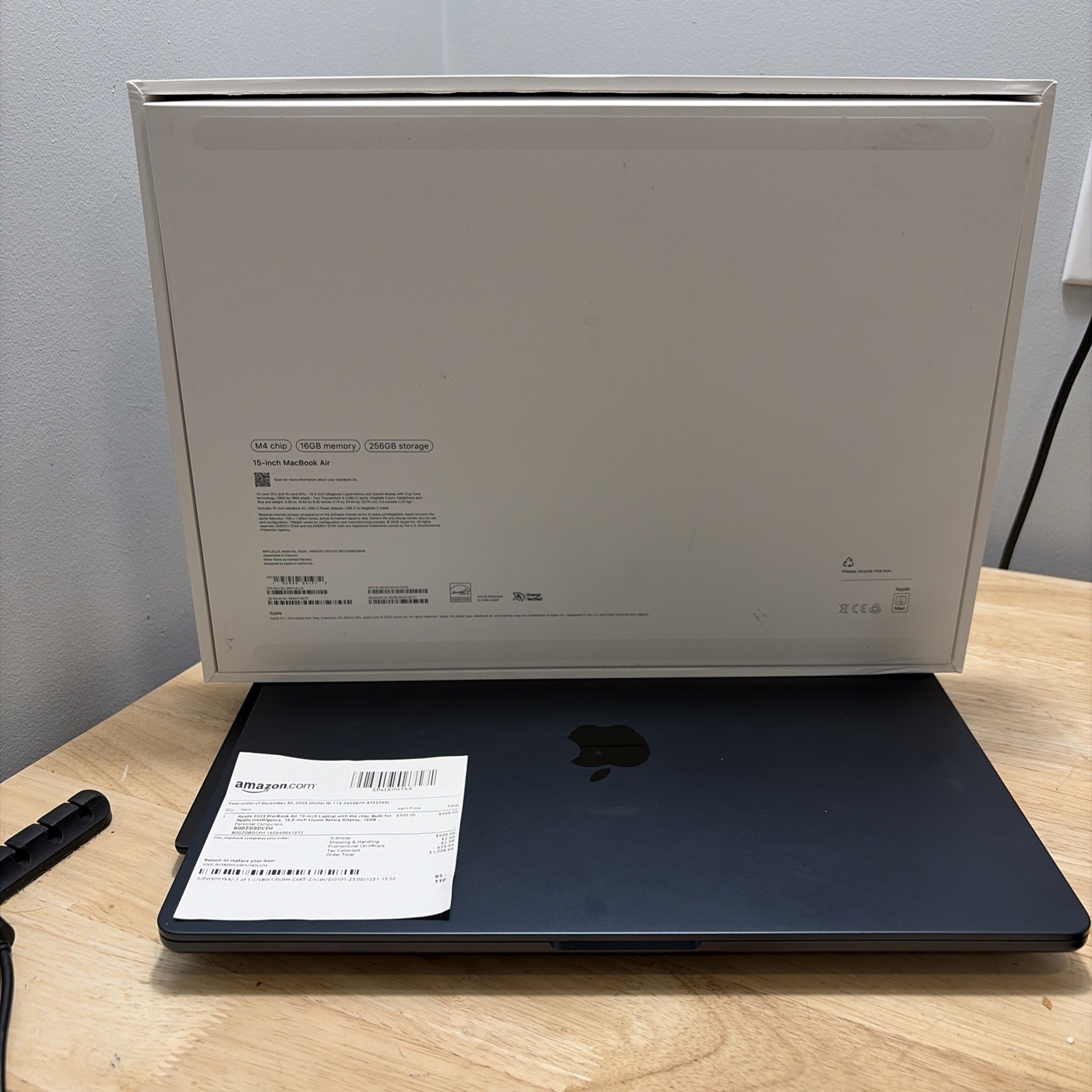 Apple Macbook Air 15″ M4 2025 A3241 10-core CPU 16GB 256GB SSD 88 Cycles Cord